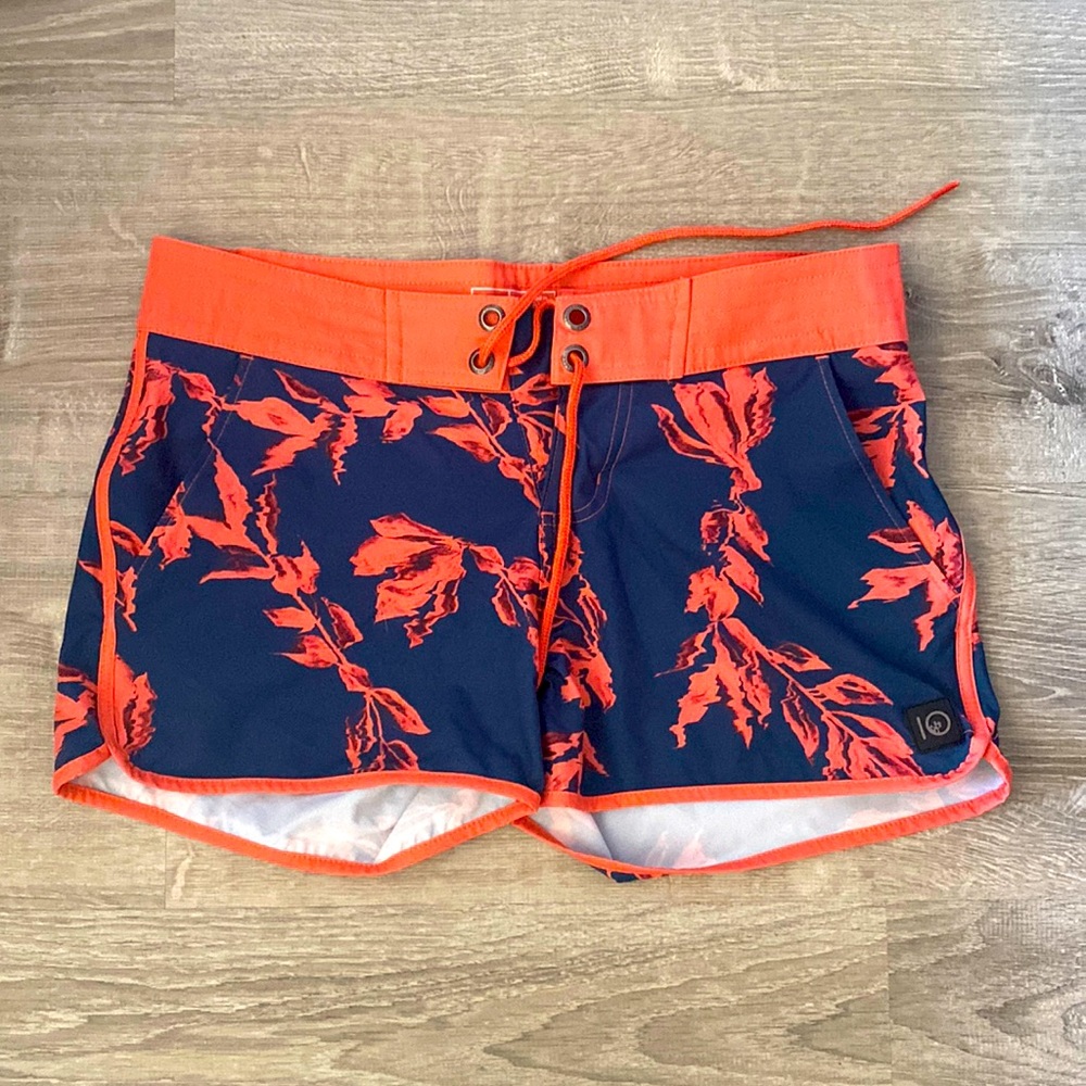 Tentree women’s size medium beach shorts!